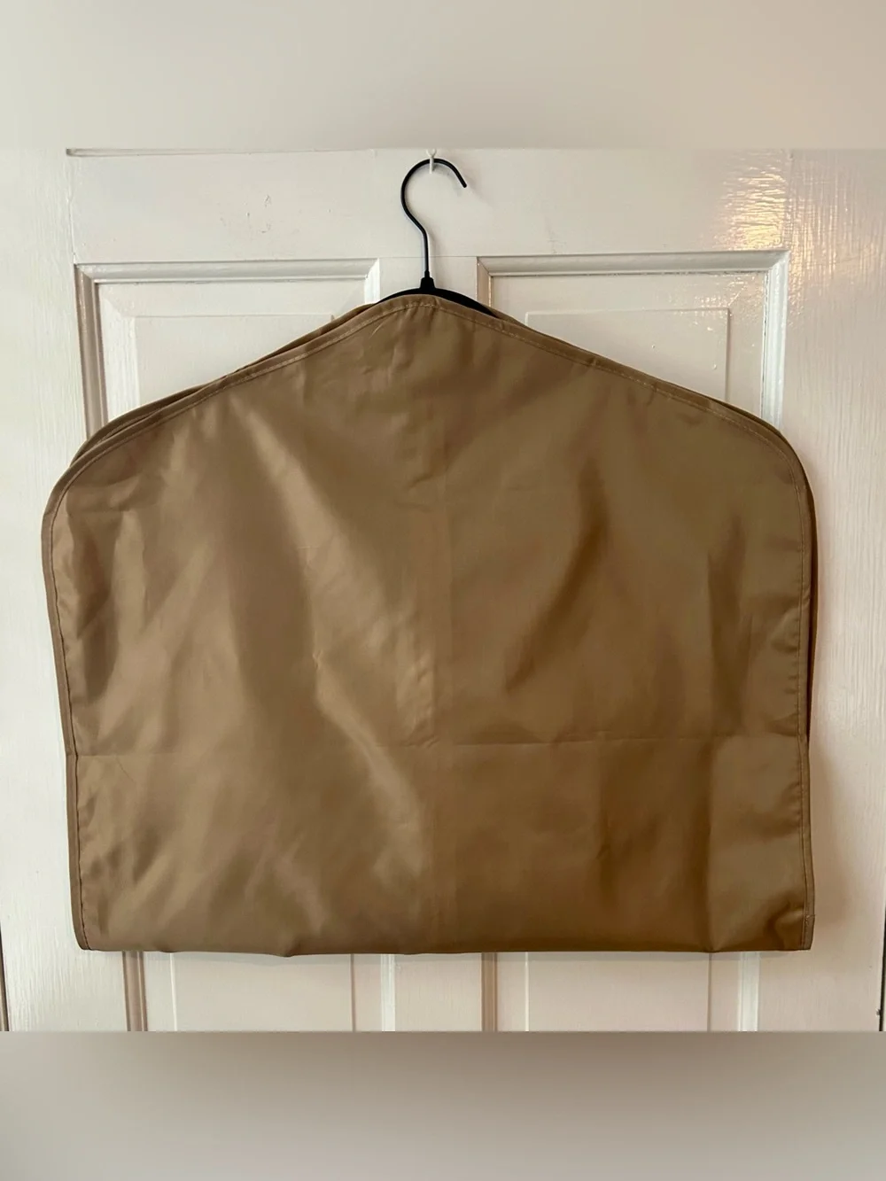 100% Authentic Burberry London England Luxurious Garment Bag British Khaki